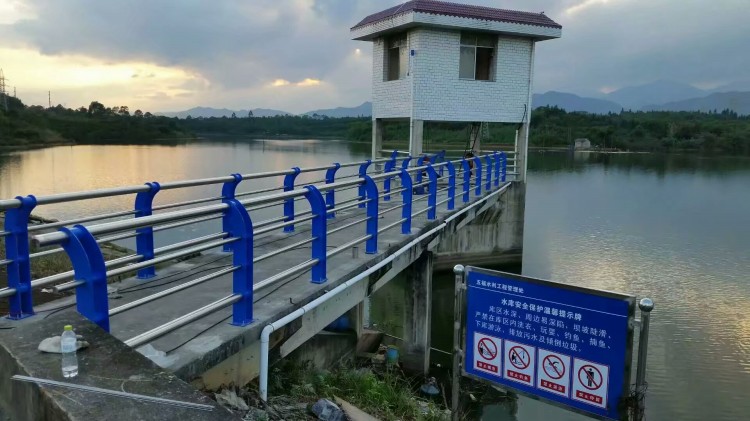 橋梁護(hù)欄